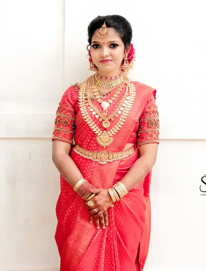 Bride wearing Aadhar Gold & Diamonds bridal jewellery, Manjeri