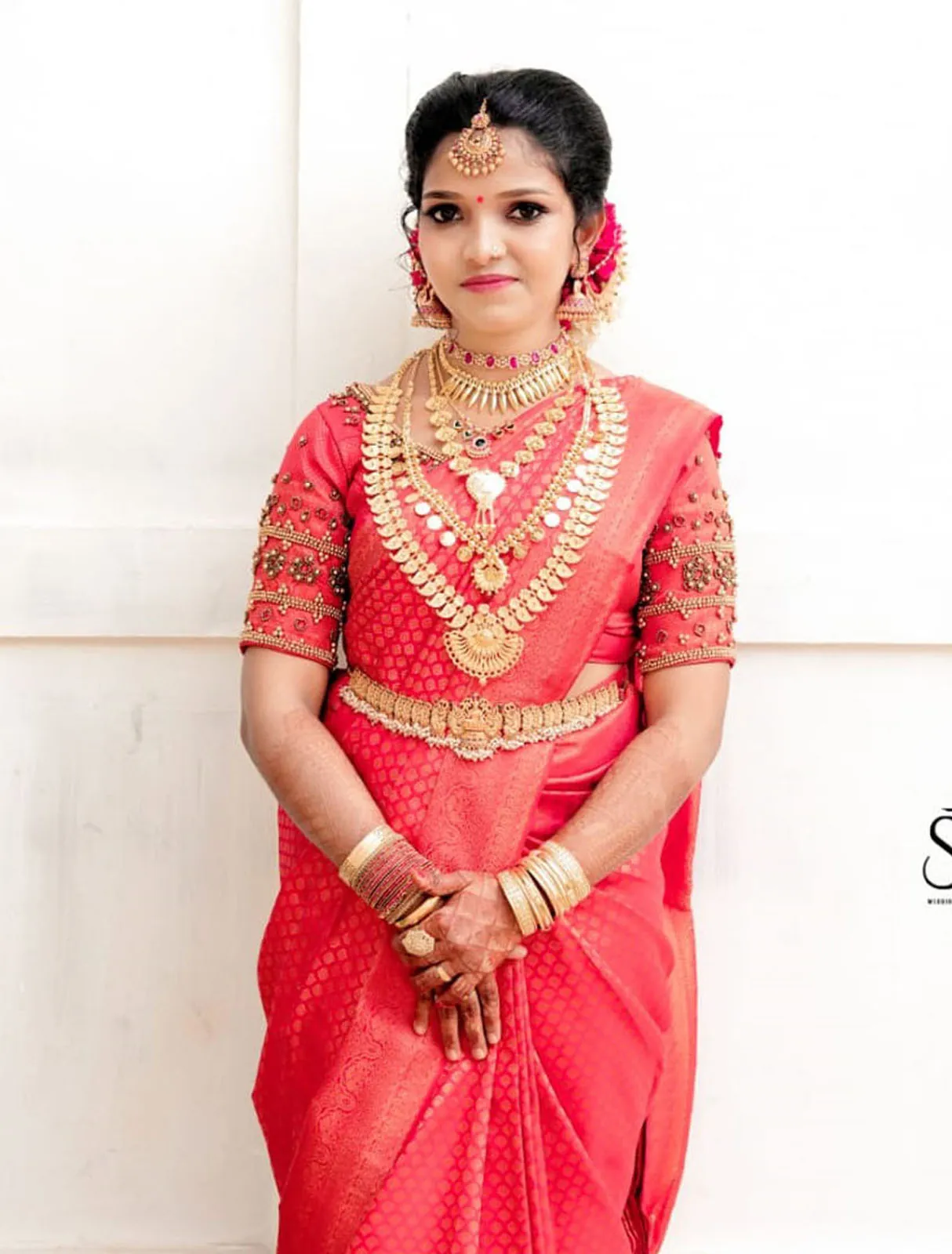 Aadhar bride wearing temple jewellery